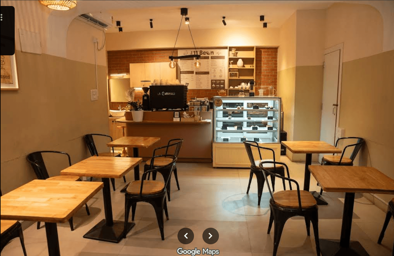 Empty tables at opening time